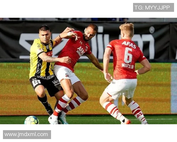 克卢日与索陆的激烈对决揭示了足球战术与团队合作的重要性