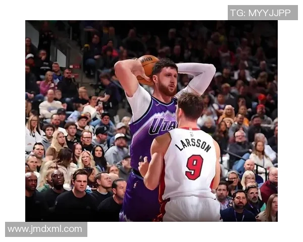 墨西哥赛场爵士与魔术的激烈对决引发篮球热潮