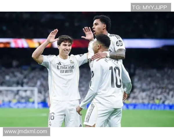 塞维利亚加冕西甲冠军！梅西领衔最佳射手，巴萨再度落后皇马